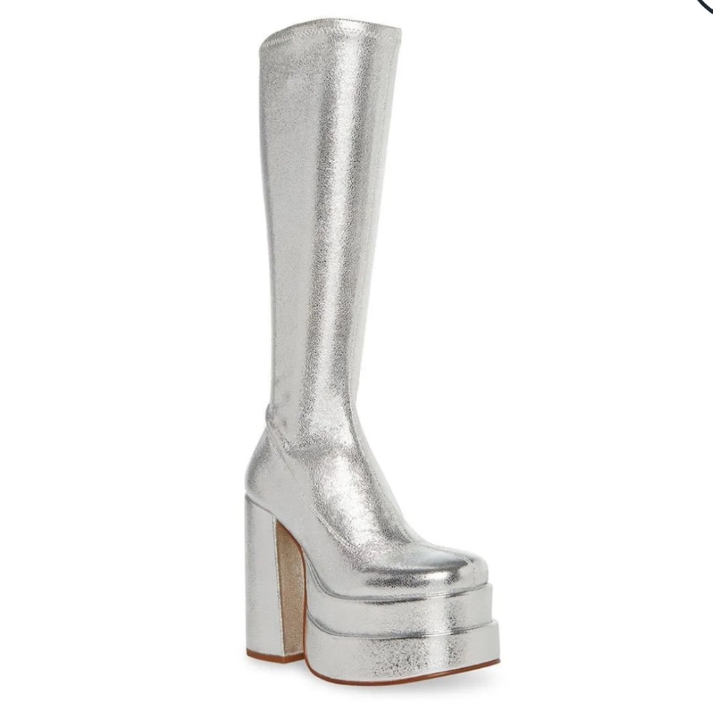 Steve Madden cypress silver boots Size 6.0
